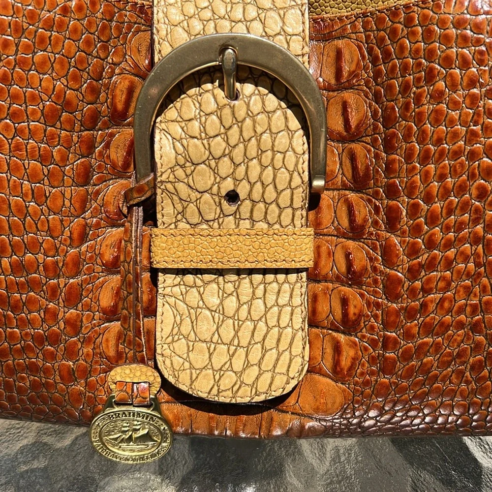 Vintage Brahmin toasted almond /cream Sophie bag. leather, alligator ๐ print. - Picture 7 of 12